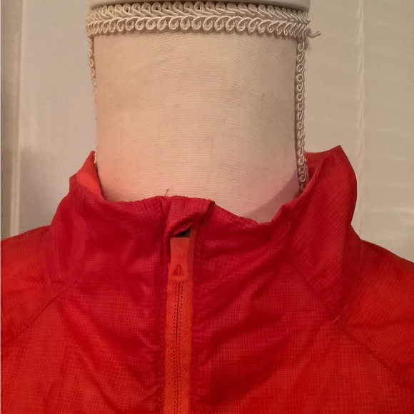 The North Face Womens Flight Series Running Windbreaker Jacket Light Juicy Red S - Picture 4 of 4